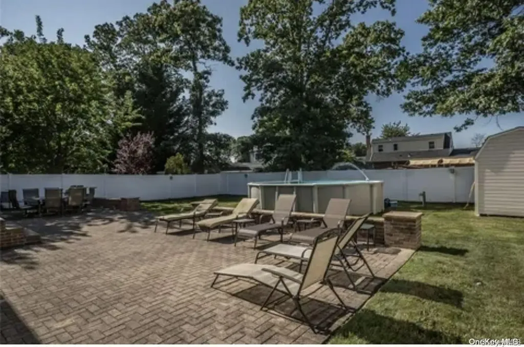 435 Spruce Avenue West Islip NY 11795