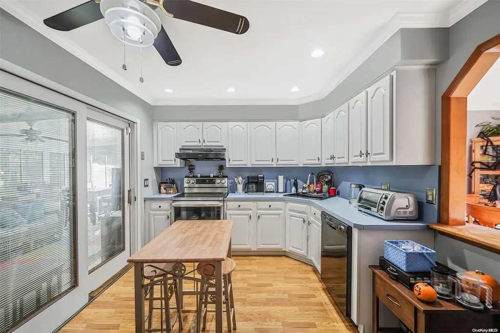 199 Avondale Drive Centereach NY 11720