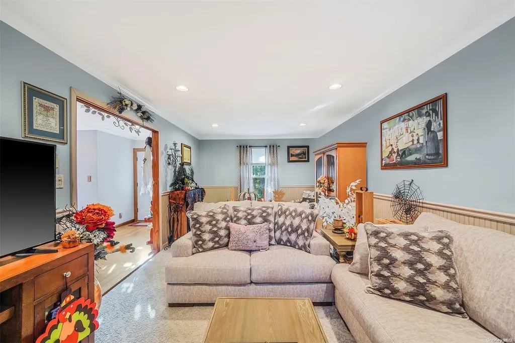 199 Avondale Drive Centereach NY 11720