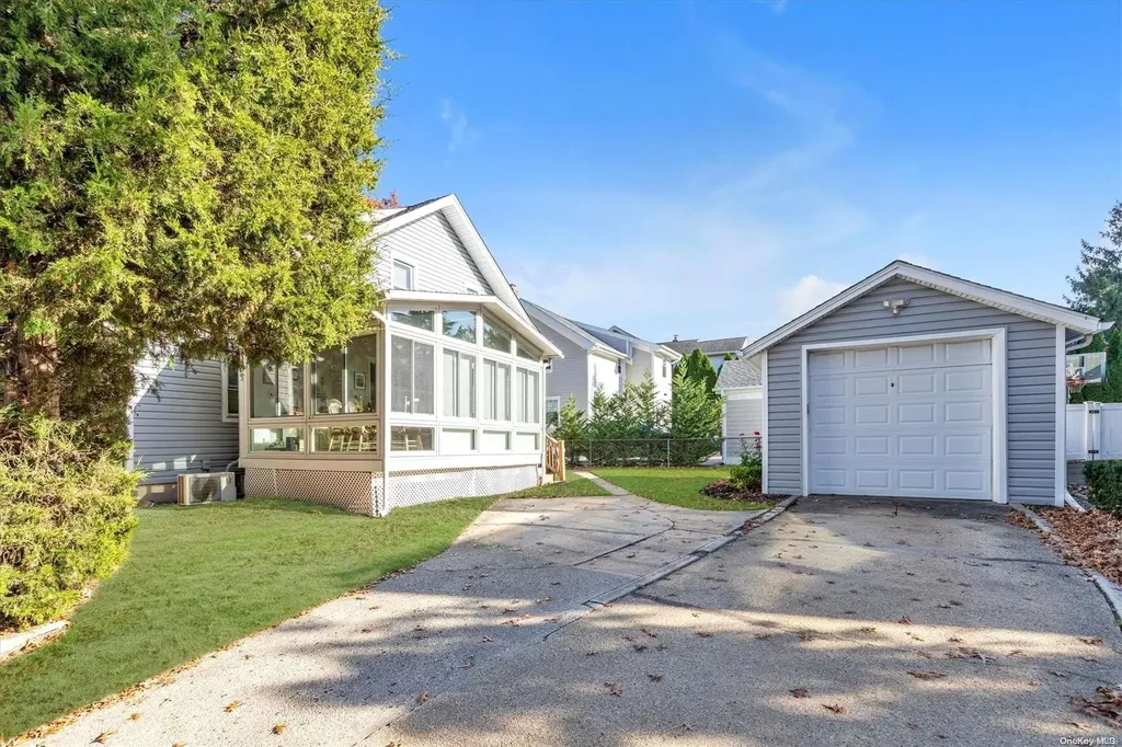22 Lenox Avenue Lynbrook NY 11563