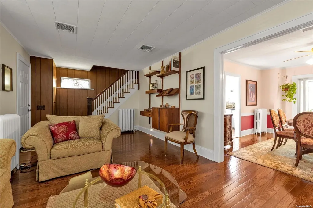 22 Lenox Avenue Lynbrook NY 11563