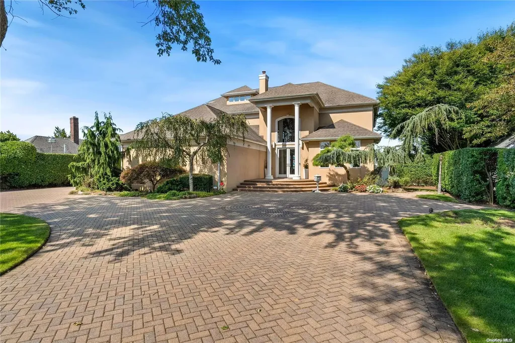 22 Beech Road Islip NY 11751
