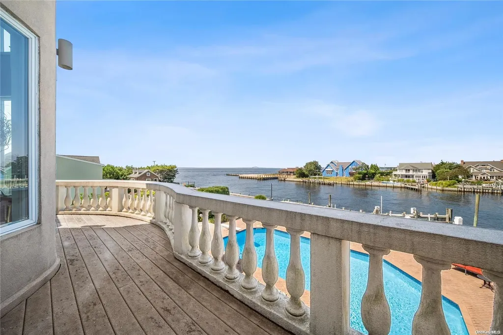 22 Beech Road Islip NY 11751