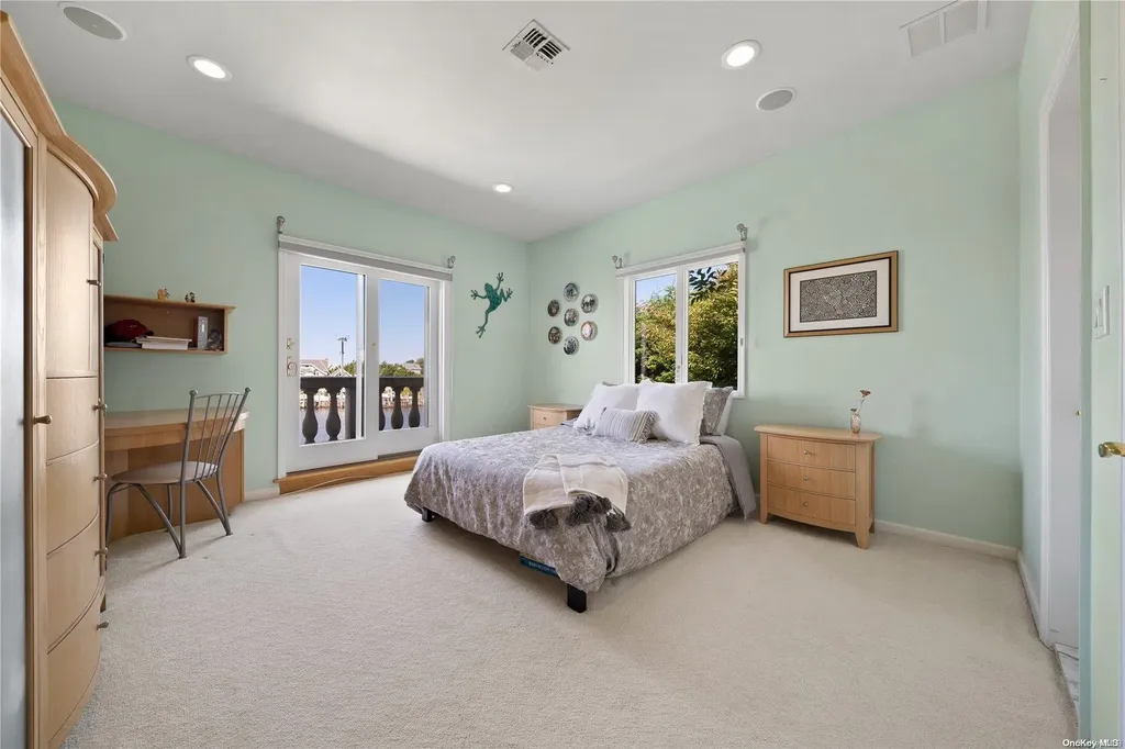 22 Beech Road Islip NY 11751