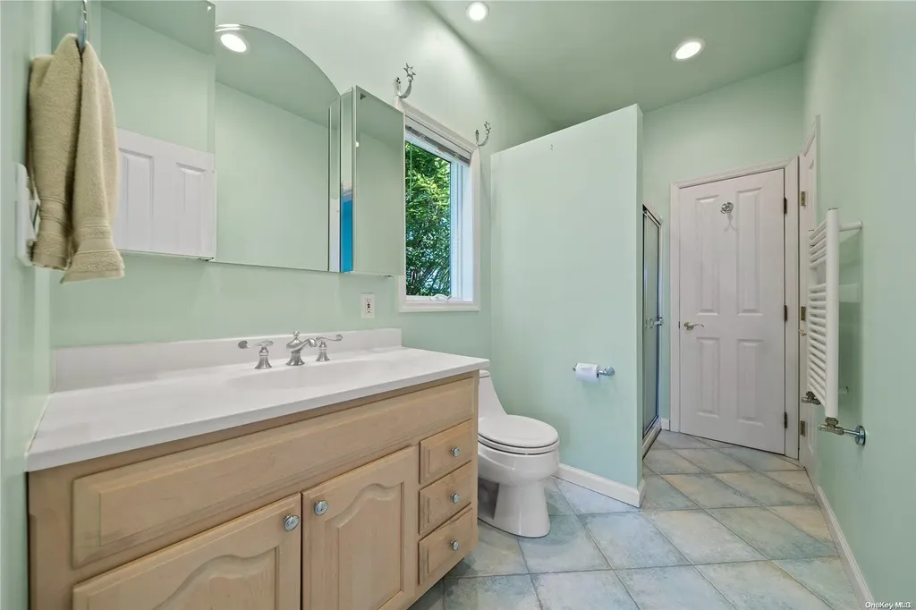 22 Beech Road Islip NY 11751