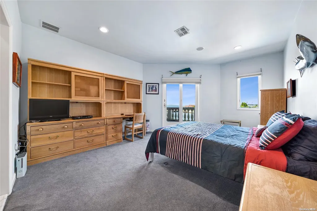 22 Beech Road Islip NY 11751