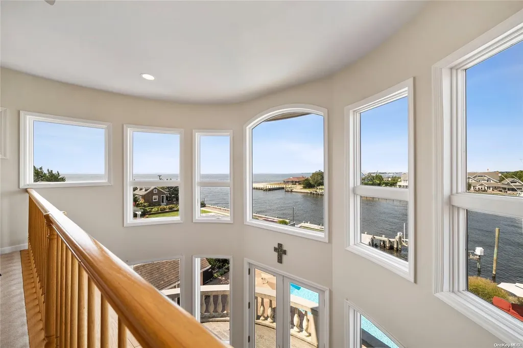22 Beech Road Islip NY 11751