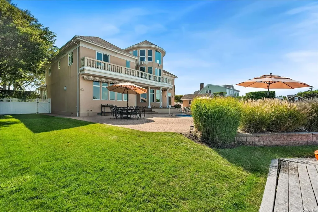 22 Beech Road Islip NY 11751