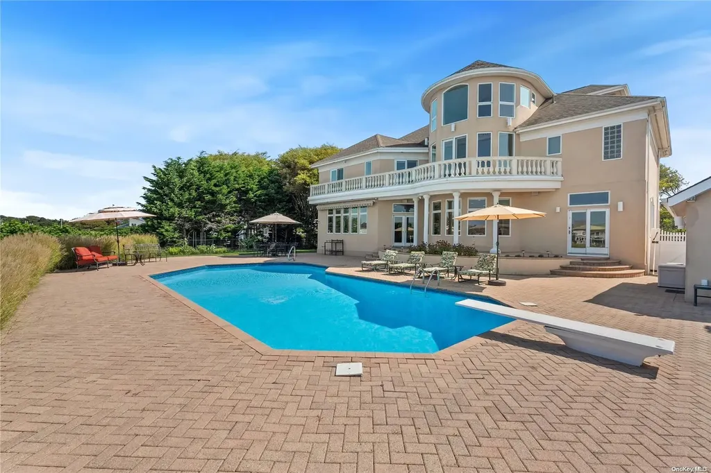 22 Beech Road Islip NY 11751
