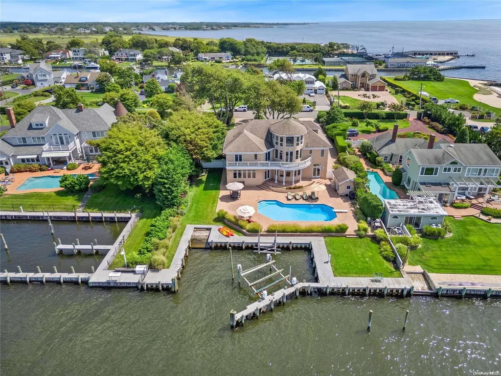 22 Beech Road Islip NY 11751