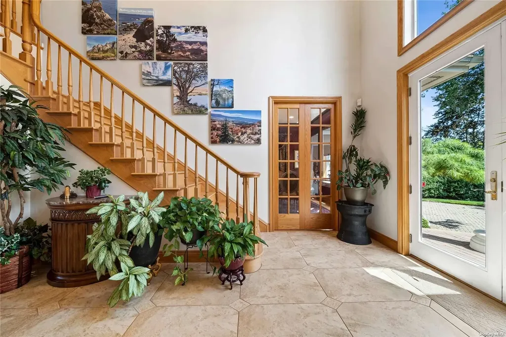 22 Beech Road Islip NY 11751