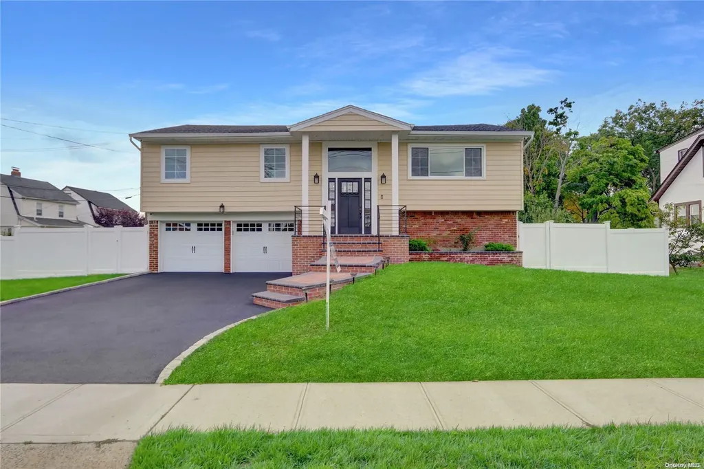 1760 E Berkshire Road Merrick NY 11566