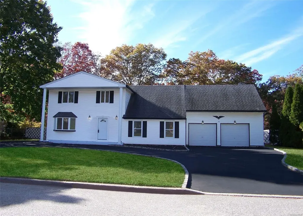 14 Wakefield Avenue Coram NY 11727