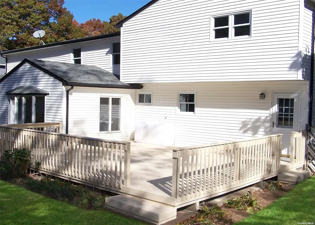 14 Wakefield Avenue Coram NY 11727