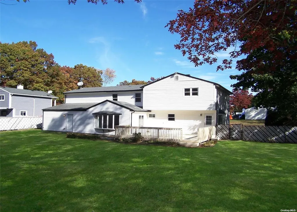 14 Wakefield Avenue Coram NY 11727