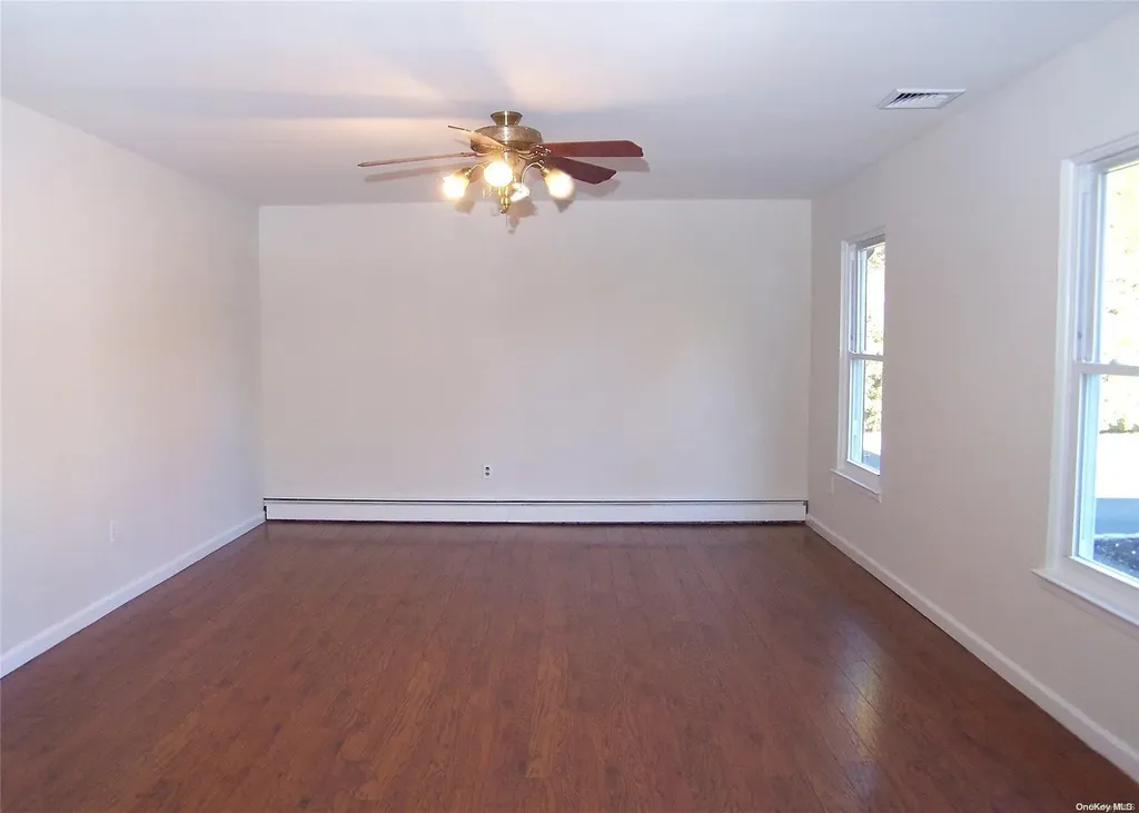 14 Wakefield Avenue Coram NY 11727