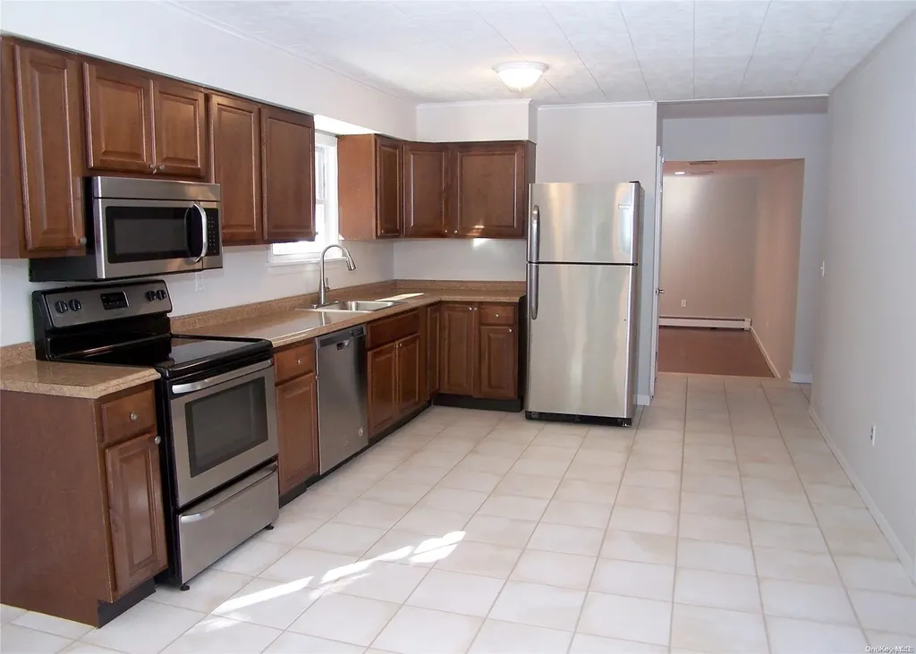 14 Wakefield Avenue Coram NY 11727