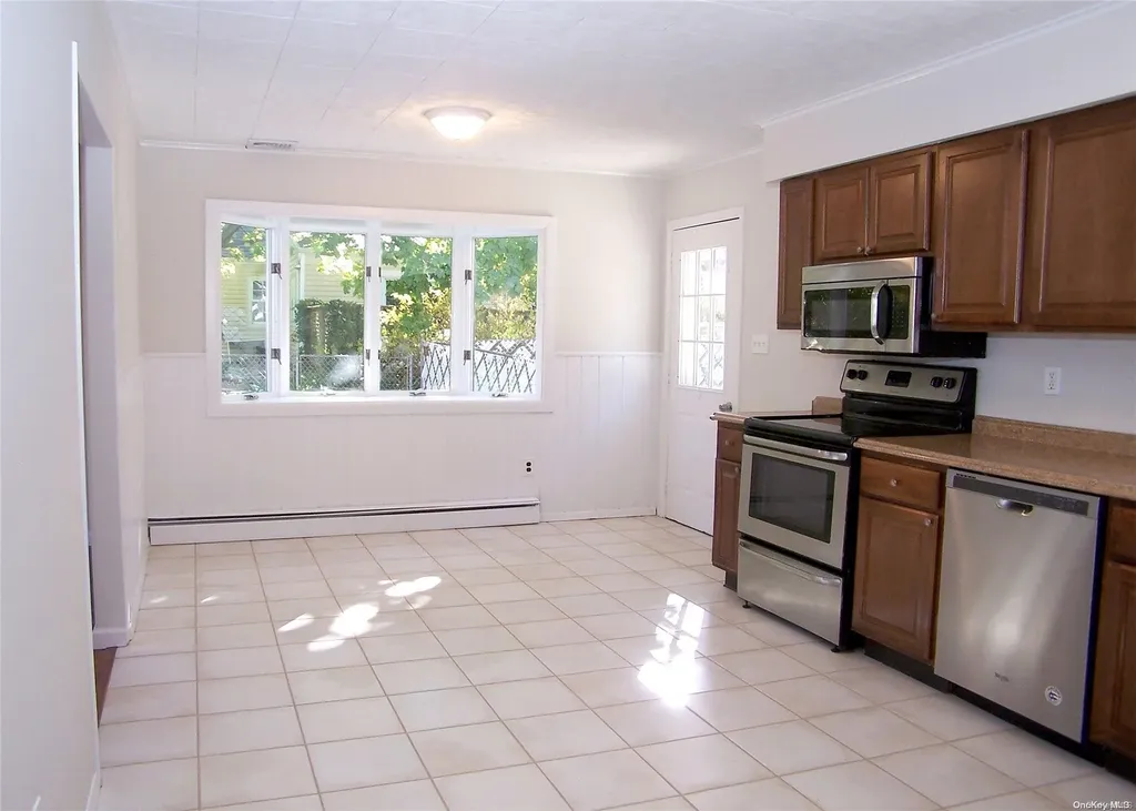 14 Wakefield Avenue Coram NY 11727