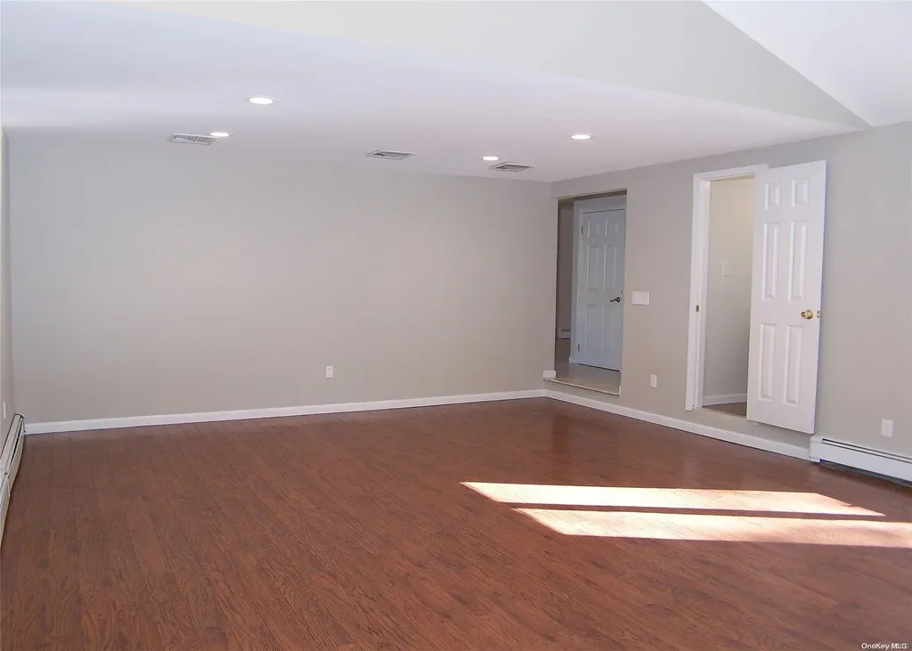 14 Wakefield Avenue Coram NY 11727