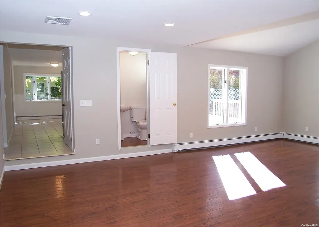 14 Wakefield Avenue Coram NY 11727