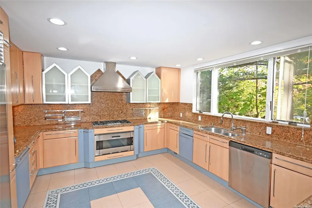 24 Warwick Road Great Neck NY 11023
