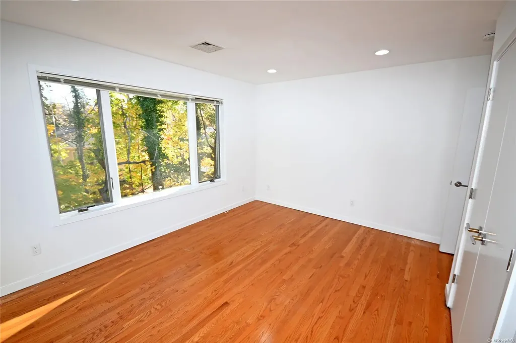 24 Warwick Road Great Neck NY 11023