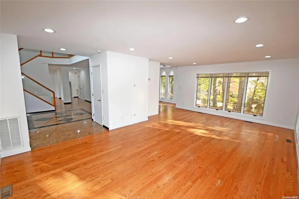 24 Warwick Road Great Neck NY 11023