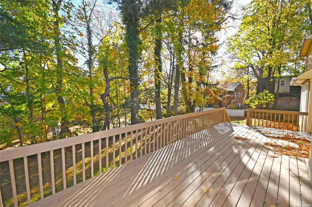 24 Warwick Road Great Neck NY 11023