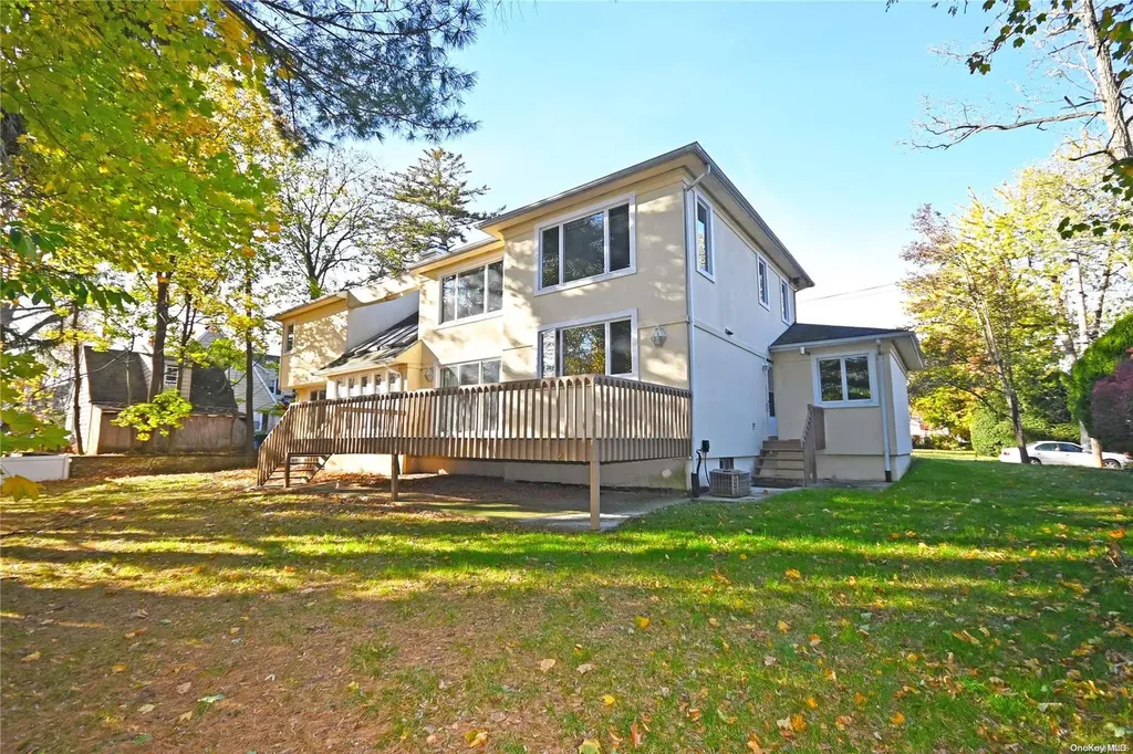 24 Warwick Road Great Neck NY 11023