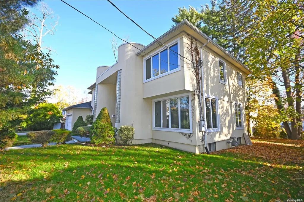 24 Warwick Road Great Neck NY 11023