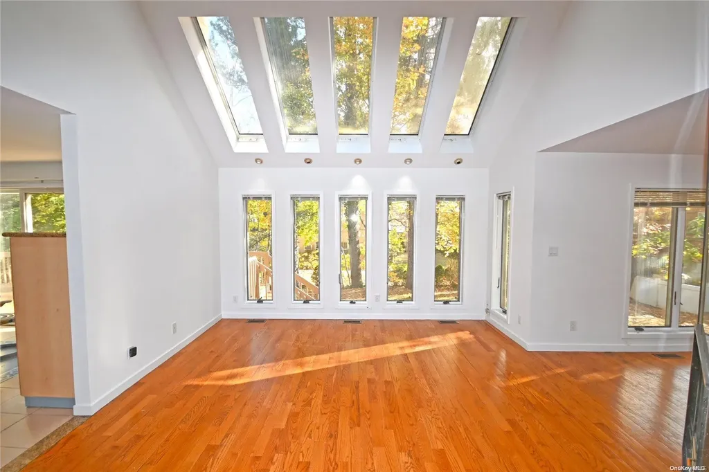 24 Warwick Road Great Neck NY 11023