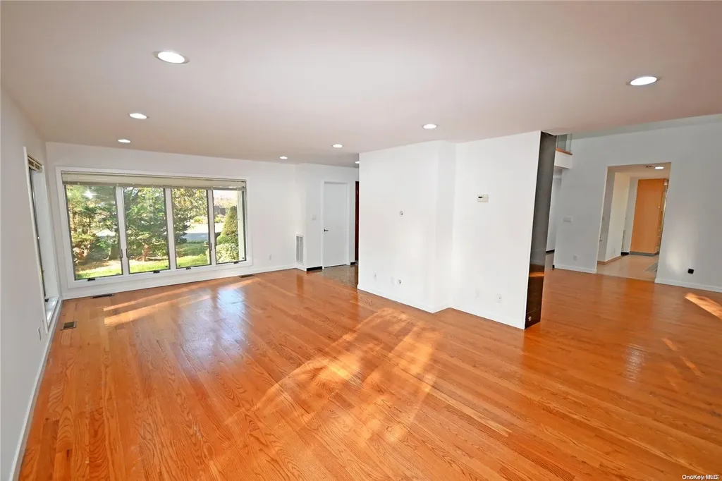 24 Warwick Road Great Neck NY 11023
