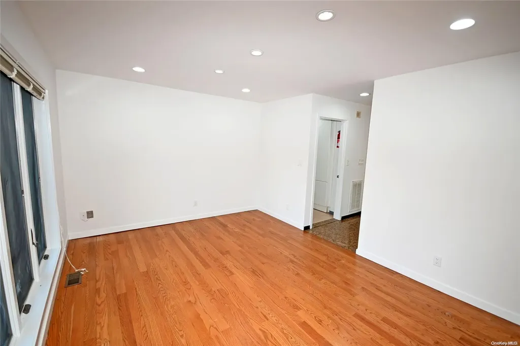 24 Warwick Road Great Neck NY 11023