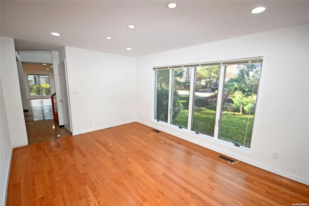 24 Warwick Road Great Neck NY 11023