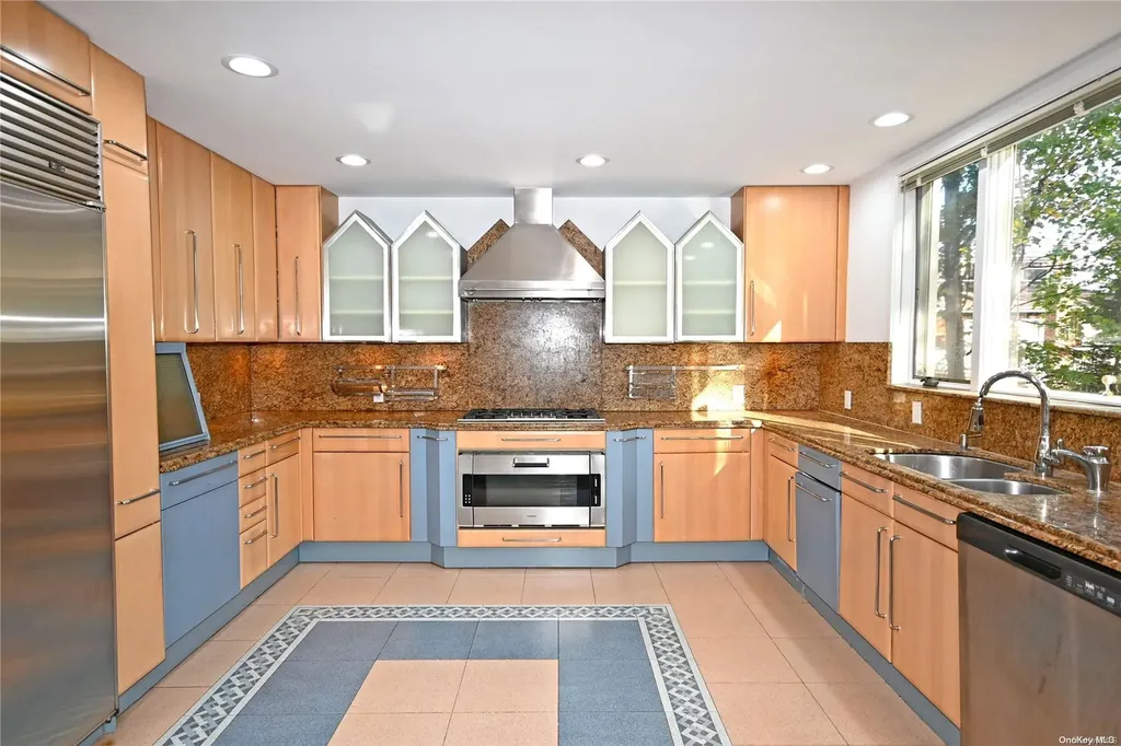 24 Warwick Road Great Neck NY 11023