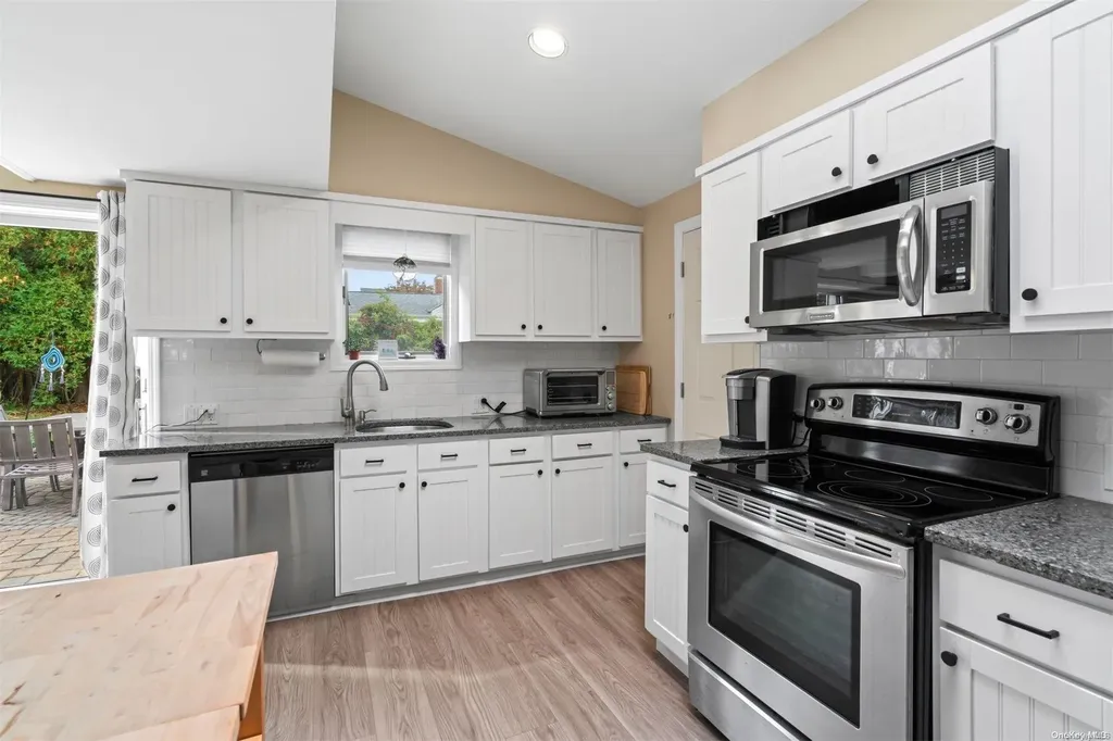 5 Meadow Place Northport NY 11768