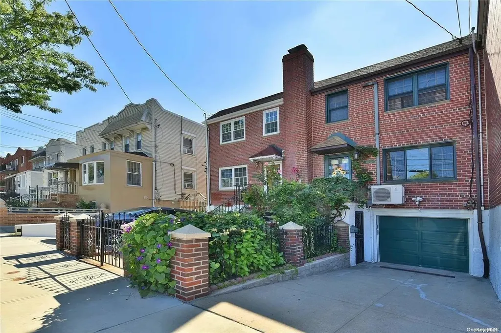 60-02 80th Avenue Glendale NY 11385
