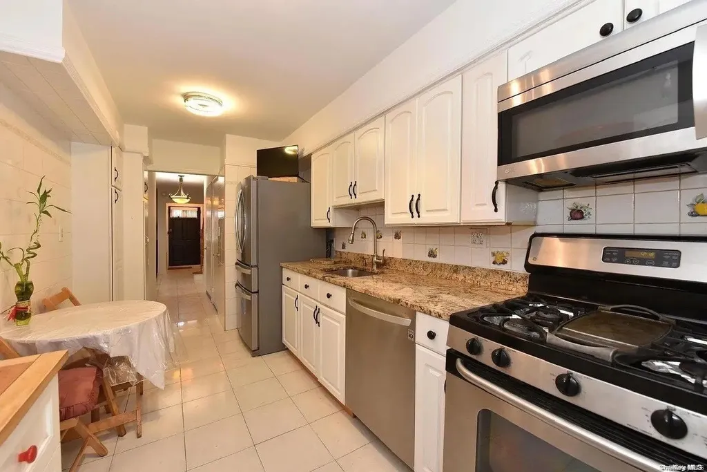 60-02 80th Avenue Glendale NY 11385