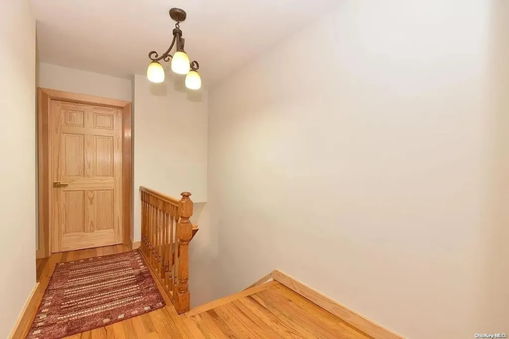 60-02 80th Avenue Glendale NY 11385