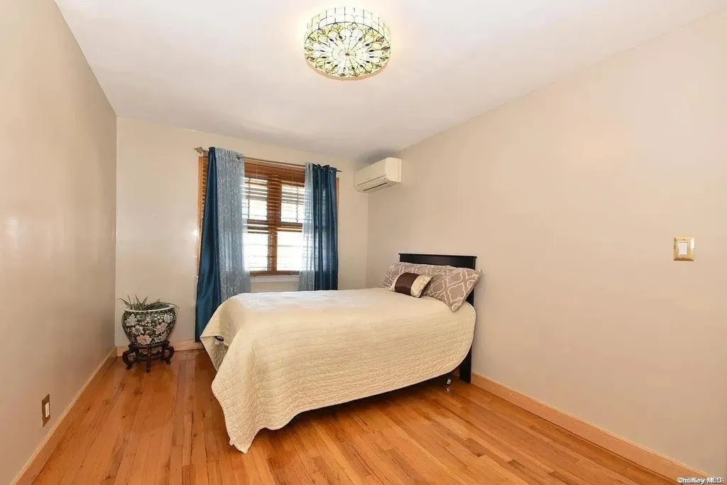 60-02 80th Avenue Glendale NY 11385