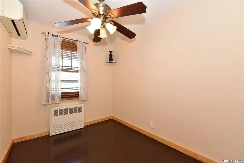 60-02 80th Avenue Glendale NY 11385