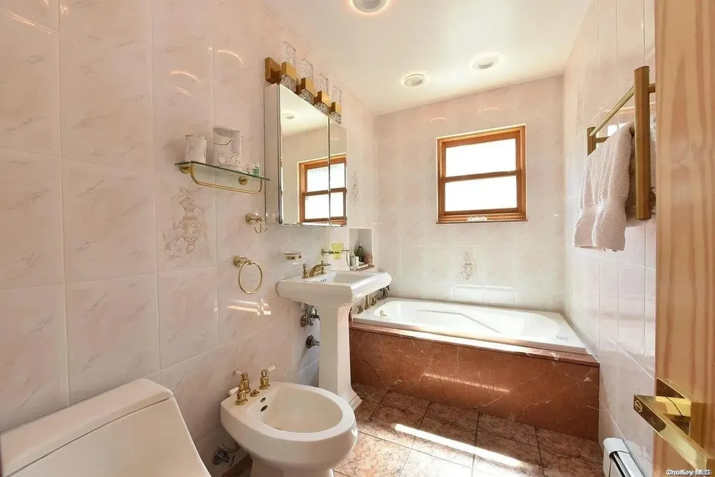 60-02 80th Avenue Glendale NY 11385