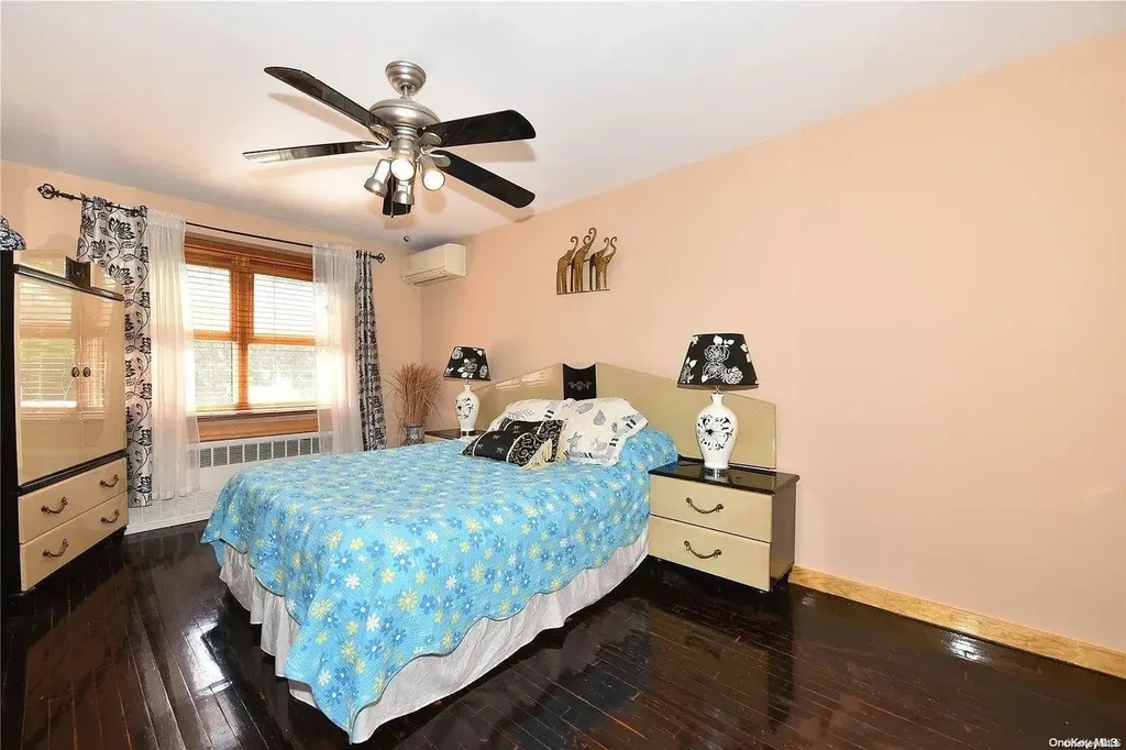 60-02 80th Avenue Glendale NY 11385