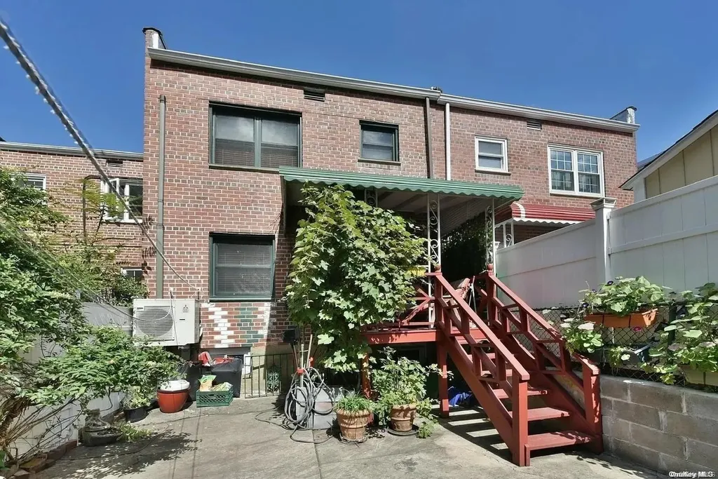 60-02 80th Avenue Glendale NY 11385