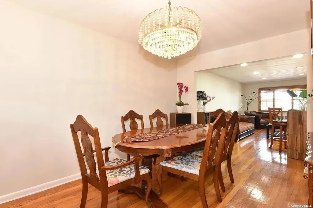 60-02 80th Avenue Glendale NY 11385