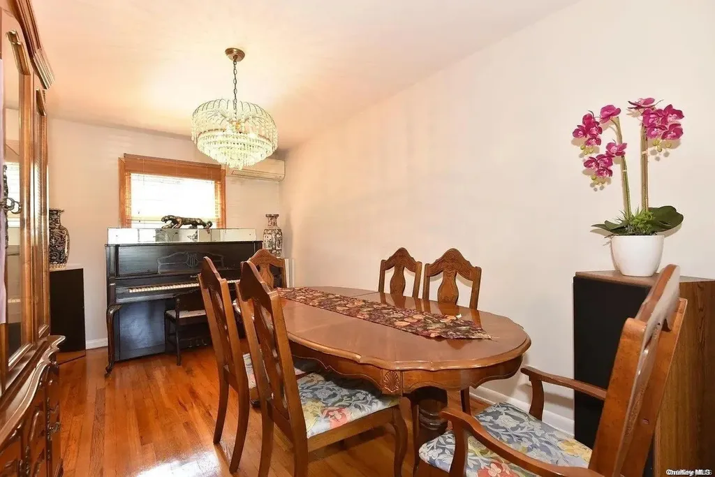 60-02 80th Avenue Glendale NY 11385