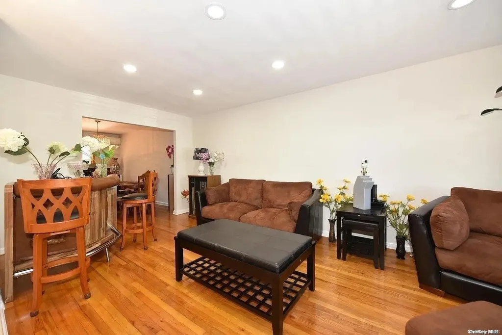 60-02 80th Avenue Glendale NY 11385
