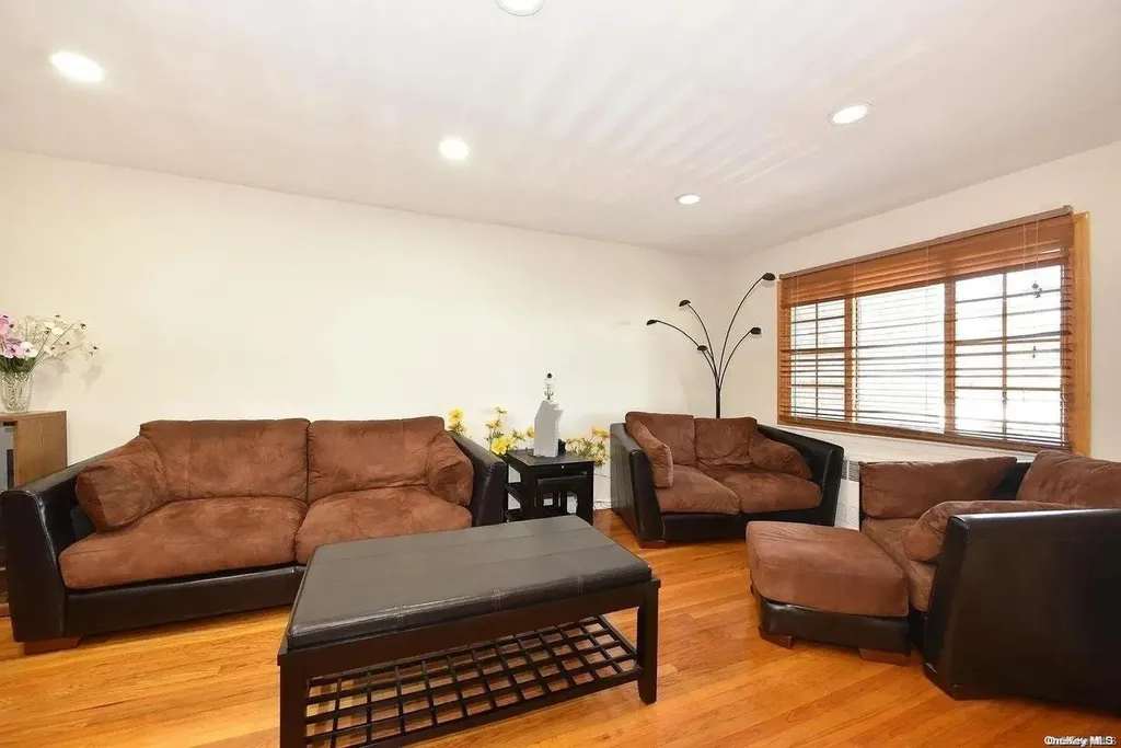 60-02 80th Avenue Glendale NY 11385