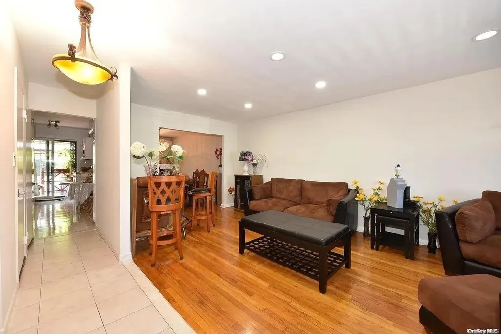 60-02 80th Avenue Glendale NY 11385