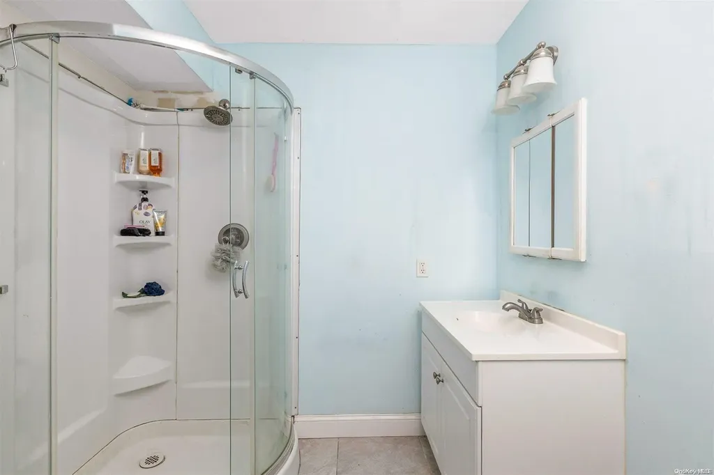25 Sweetbriar Drive Mastic NY 11950